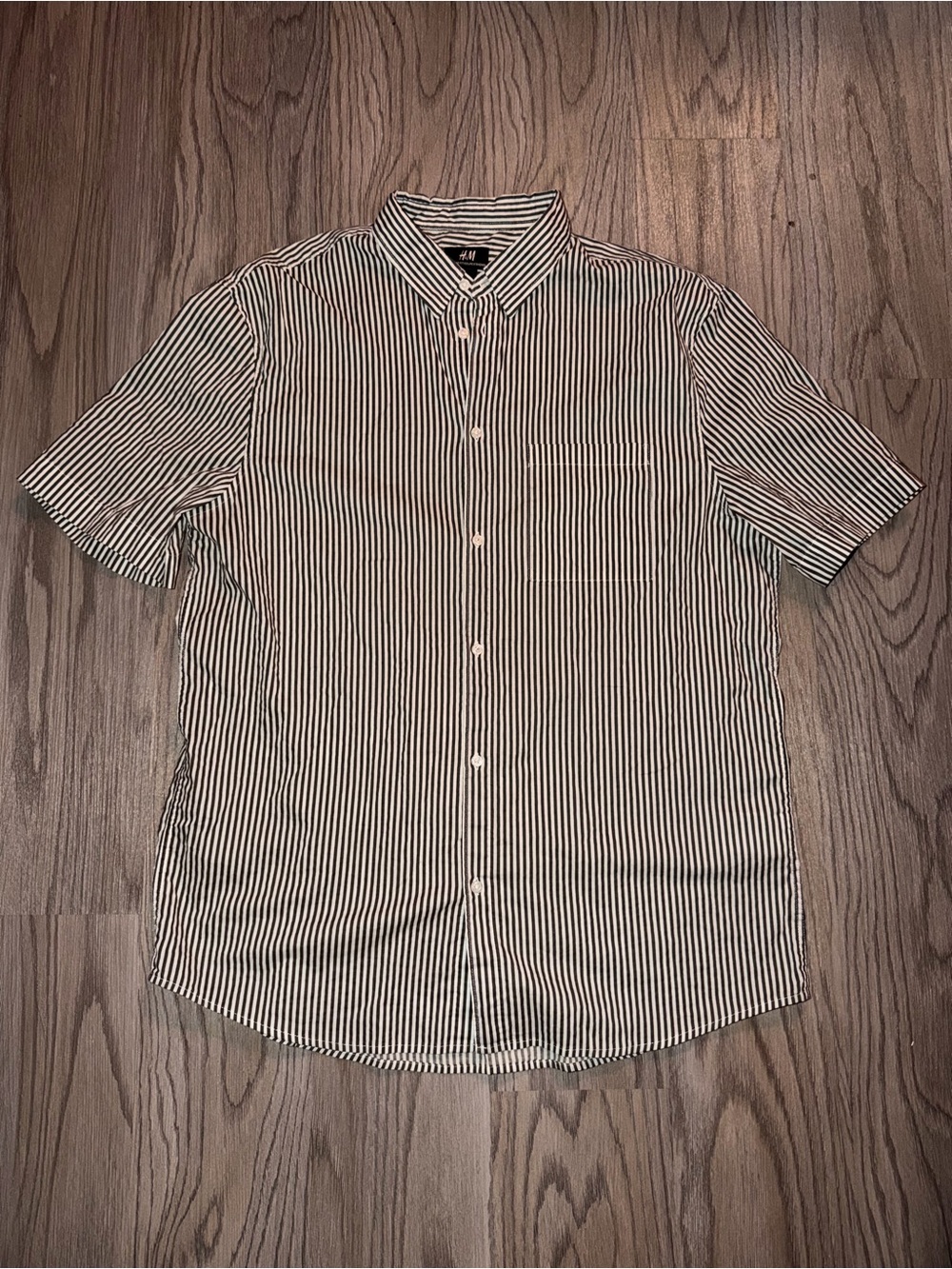 H&M Black and White Striped Short-Sleeve Button-Down Shirt